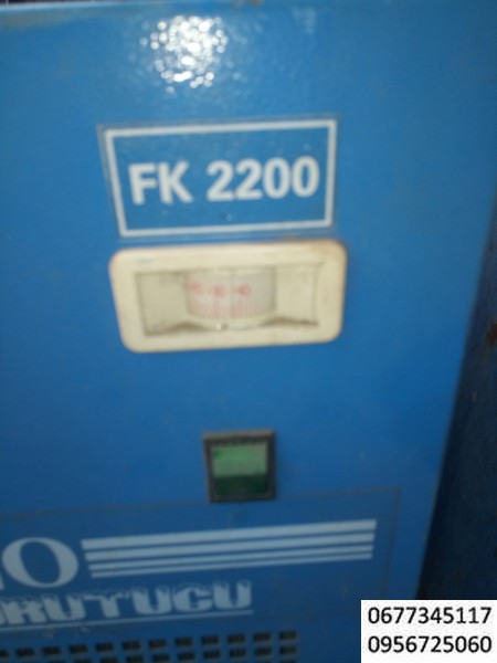 Осушитель воздуха Hava Kurutucu filo FK 2200, Рефрижераторные осушители Hava Kurutucu filo FK 2200  выгодно отличаются от конкурентных продуктов надежностью работы благодаря использованию стандартных систем защиты холодильного контура по давлению и температурам, простым способом регулирования хладопроизводительности реализованным системой байпасирования на всасывание от 0 до 100%, а также уникальной запатентованной конструкцией испарителя с регенеративным теплообменником, позволяет дополнительно экономить на затратах электроэнергии.